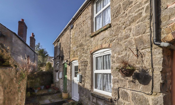 Holywell Cabaña | NORTHGATE COTTAGE, pet friendly, character holiday cottage in Caerwys