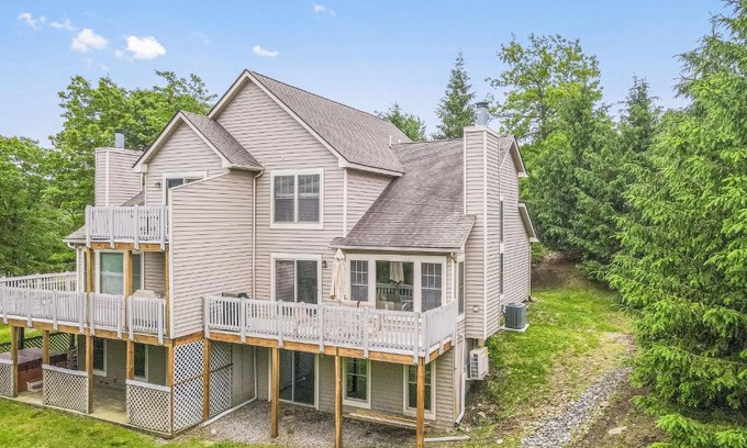 Tannersville Casa | Northridge 347