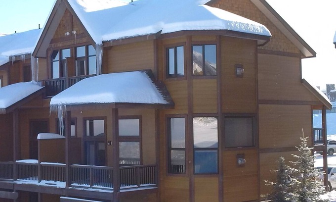 East Kootenay Chalet De Esquí | Northstar "Golf" Chalet - Stay 3 Pay 2 **, Ski In / Ski Out, Jacuzzi privado