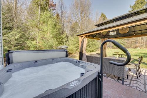Northville Casa | Northville Cabin with Fire Pit, 4 Mi to Boat Ramp!