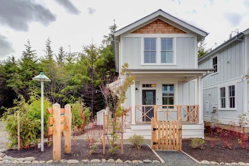 Seabrook Casa | Northwest Cabin by Seabrook Hospitality