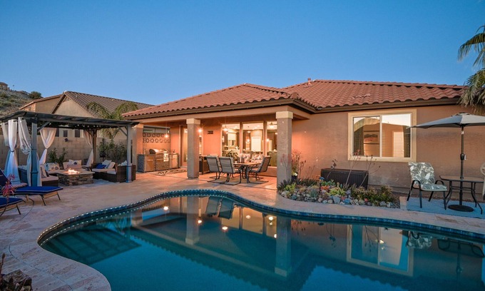 Oracle Casa | NorthWest Gem Snowbird-Friendly w/Pool Heat opt.