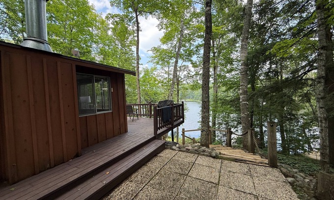 Gleason Cabina | Northwoods Cabin Escape – Scenic Harrison Hills Views & Lakeside Firepit