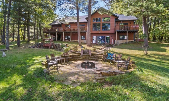 Hayward Casa | Northwoods Hayward Haven. Private 3 bedroom 3 bath, sleeps 8 very comfortably.