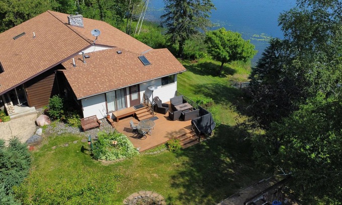Remer Casa | Northwoods Home great for family gatherings. Beautiful screened in porch.