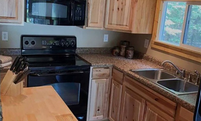 Rhinelander Cabina | Northwoods Lakeside Cabin on Pristine Fishing Lake