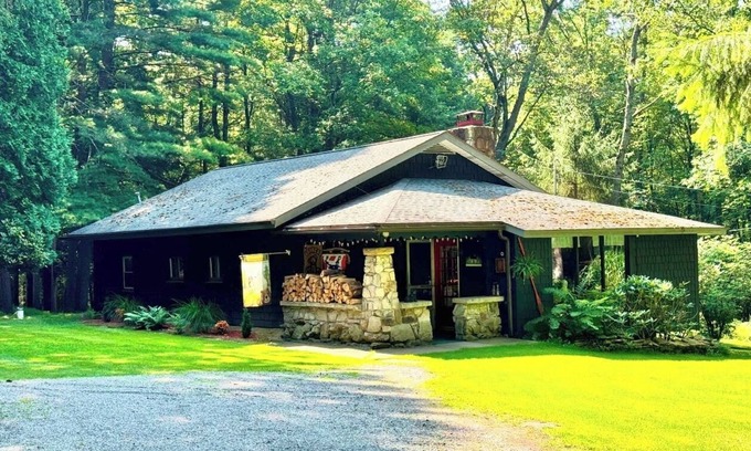 Sigel Cabaña | Northwoods Ln Cottage in Clear Creek