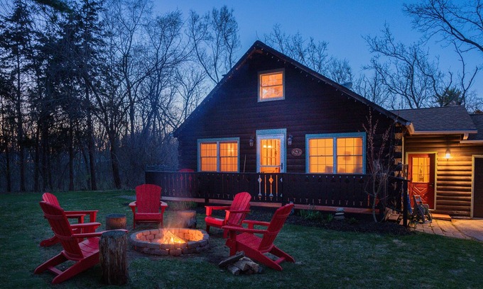 Williams Bay Casa | Northwoods of Lake Geneva. Pet-Friendly! Beach Passes included!
