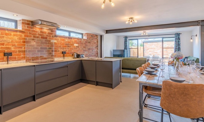 Cheltenham Cabaña | Norton Coach House - Cheltenham Spa