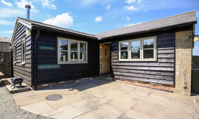 Craven Arms Cabaña | NORTON COTTAGE, family friendly, character holiday cottage in Ludlow