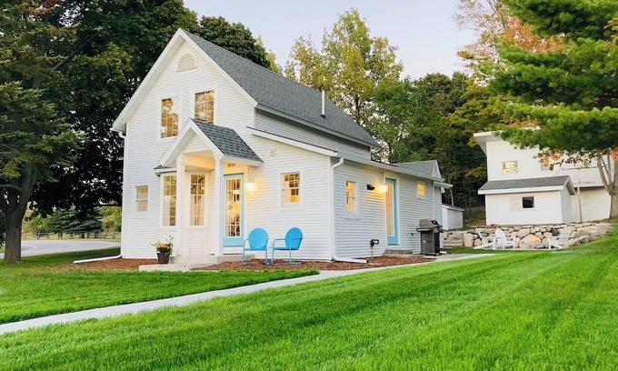 Charlevoix Cabaña | Norwood Farm and Vineyard, Village Guest Cottage