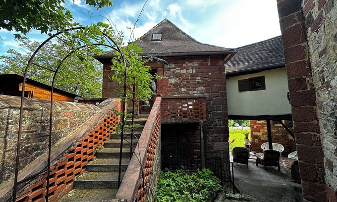 Collonges-la-Rouge Casa | Vintage gîte in the heart of Collonges-la-Rouge! Pets allowed