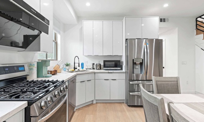 Pico-Union Apartamento | Not affected by the fire/Modern Spacious Home with Parking & Fully Equipped Kitc