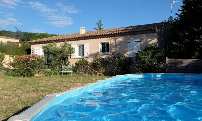 Fontes Villa | Tranquila casa sin vis-à-vis, gran piscina privada, a 30 minutos del mar.