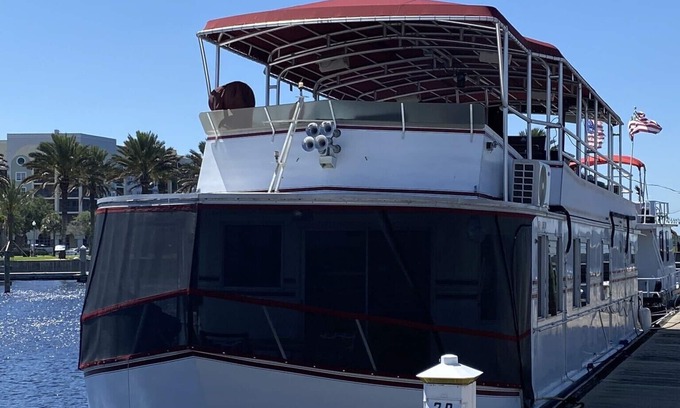 Sanford Alquiler De Eote | NO ES SU BARCO TIPICO: 60 PIES DE LUJO