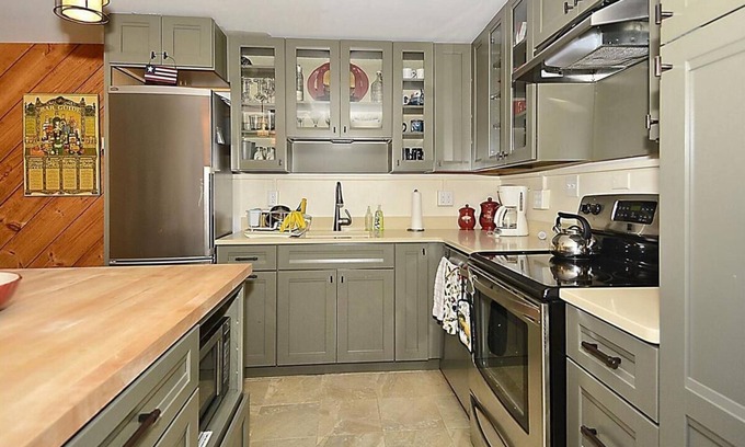 Stowe Area Condominio | Notchbrook Condo - Menos de 3 millas de la zona de esquí, piscina climatizada al aire libre, raquetas de nieve
