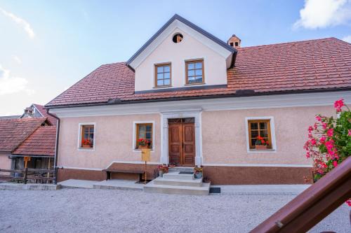 Cerknica Casa | Notranjska hiša - traditional country house, close to the world attraction Cerknica lake