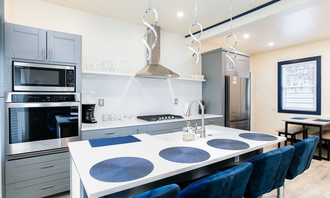 Harters Heights Casa | Notre Dame Home Steps to Campus w/ Hot Tub