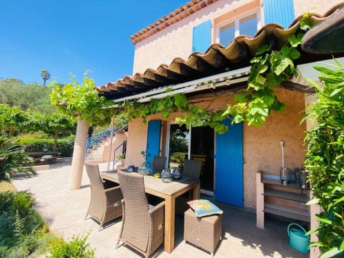 Sainte-Maxime Apartamento | Notre Maísoinette Schönes Reihenendhaus mit schöner Terrasse Meerblick