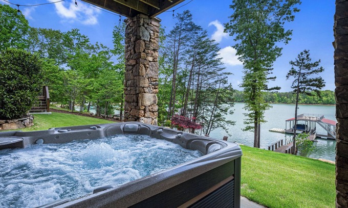 Blairsville Casa | Nottely Island Retreat - Lake Front