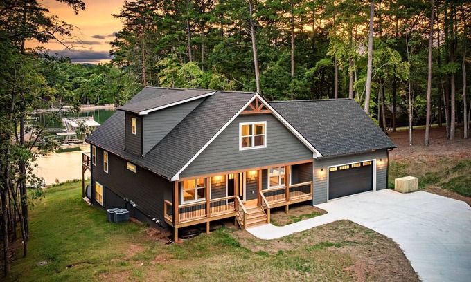 Blairsville Casa | Nottely Retreat - Lakefront | Hot Tub | Game Room