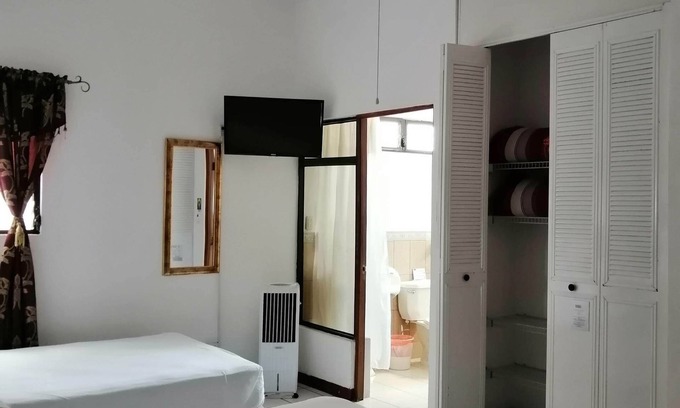 Zona 13 Cama Y Desayuno | Novohostal B&B