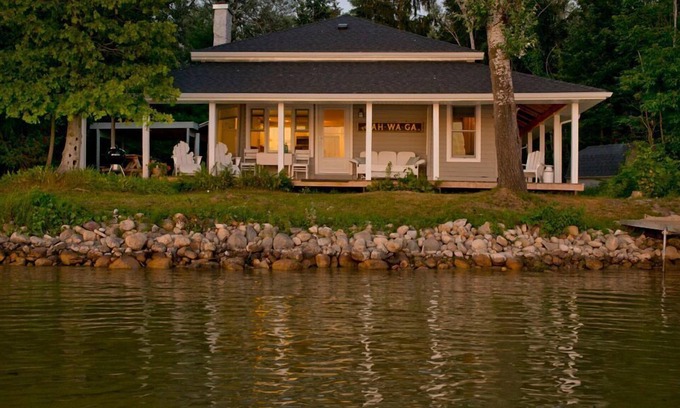 Bellaire Cabaña | Encantadora cabaña histórica en el lago Bellaire