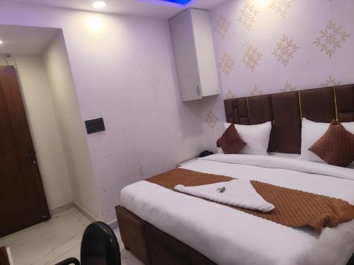 Chhatarpur Hotel | NP International Govindpuri Metro