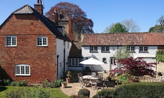 Seend Casa | Nr Devizes, Marlborough & Bath, posada del siglo XVII, jardín vallado