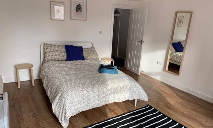 Leicester City Centre Apartamento | NR GRAND HOTEL-MASTER BEDROOM WITH A CITY VIEW