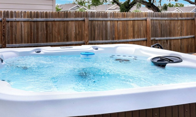 Southside Casa | Nr Missions Park Hot Tub Getaway | Yard Games BBQ