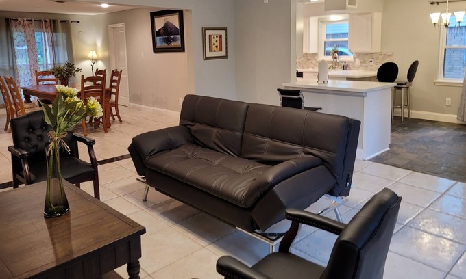 Westbury Casa | NRG Stadium/ Downtown/China Town/ Medical Center