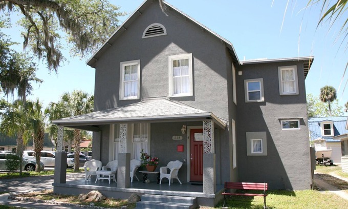 Historic District Apartamento | NSB Uptown "Loving Life" Bellamente remodelada 1 cama / 1 baño apto.