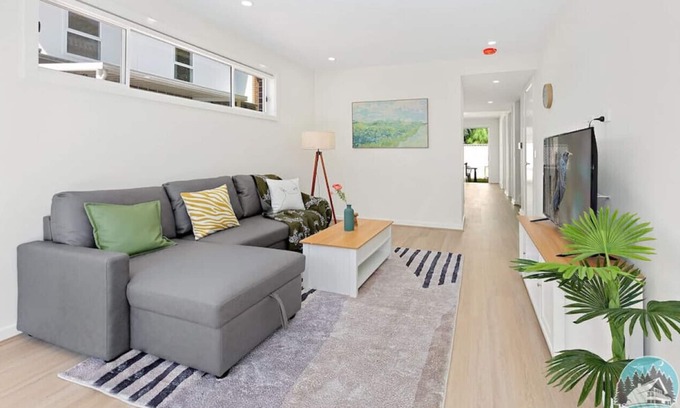 Schofields Casa | NSCH002-3 · Aircabin｜Schofield｜Lovly Comfy｜4 Bed House Parking