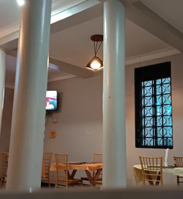 Western Region Hotel | NSHEVI SAFARI HOTEl