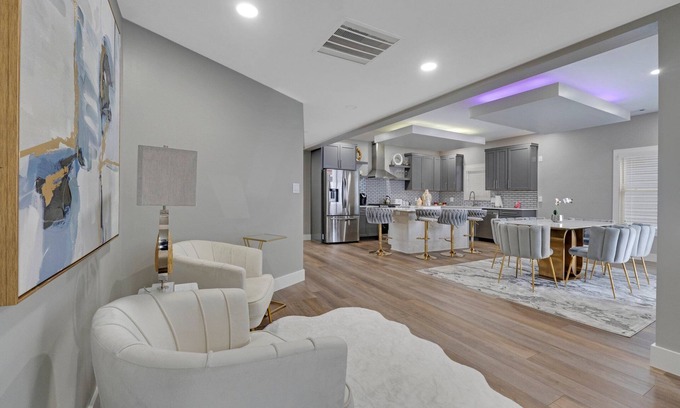 West Central Condominio | nStylish Downtown Fort Wayne 3BR 2 BA Condo WiFi & Free Parking