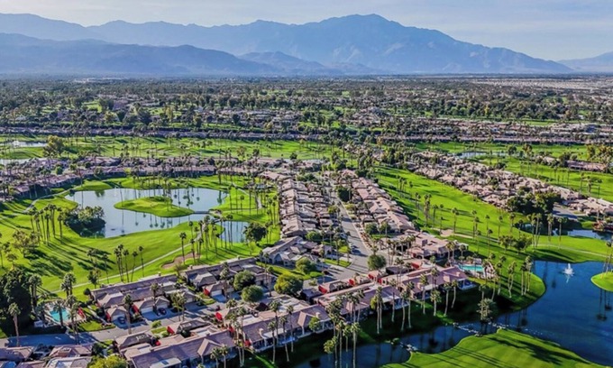 Palm Desert Complejo | The Country Club Experience in Palm Desert