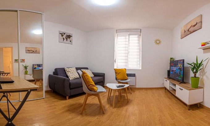 Laon Sud Apartamento | **Nuances de Gry** Charmant T2 Centre Ville, Gare REIMS