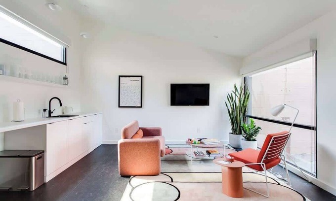 East Market District Apartamento | NuLu Arts District Designer Curated Studio