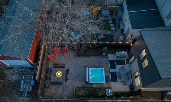 East Market District Casa | NULU-Fire Pit-Hot Tub-BBQ-King Bed-Fast Wifi