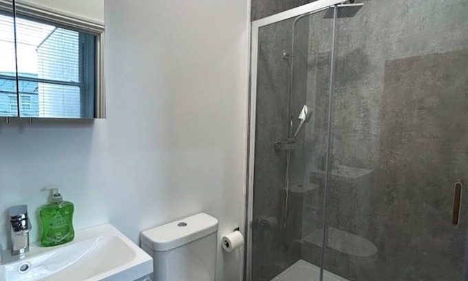 Douglas Apartamento | Number 3, 8 Clifton Terrace