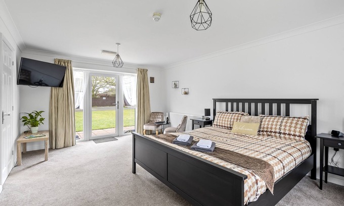 Reydon Casa | Number 6 - Lytton Tree Lodge - Reydon