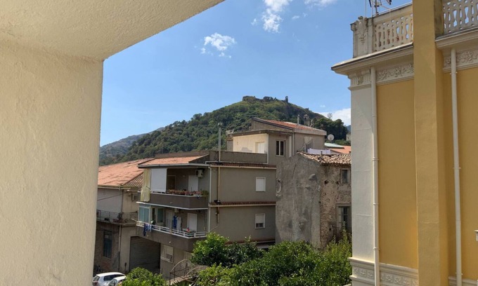 Francavilla di Sicilia Apartamento | Number 5 vacation home between Taormina and Mount Etna