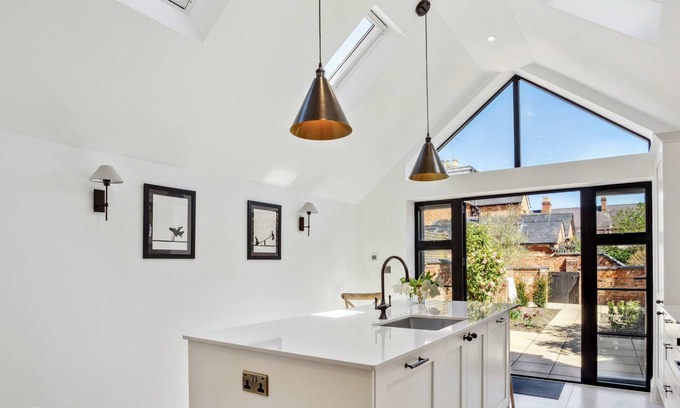 Henley Casa | Number Ten - Beautiful 3-Bedroom Luxury Home
