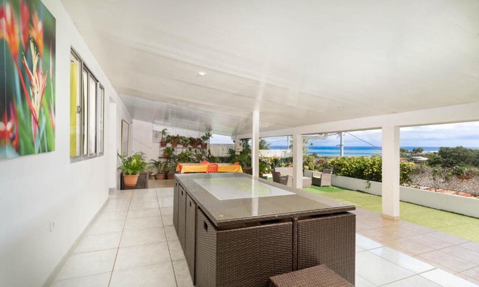 Faaa Casa | Nunaatini Lodge
