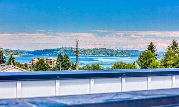 West End Casa | Upscale - New Build - Puget Sound View - EV Home#2
