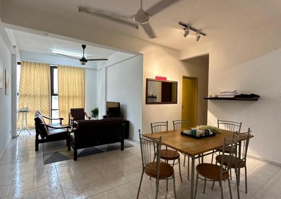 Bukit Baru Apartamento | Nur Ahmad FAMILYHOMESTAY BUKIT BERUANG 4 ROOMS Full Apartment FREE WIFI & NETFLIX