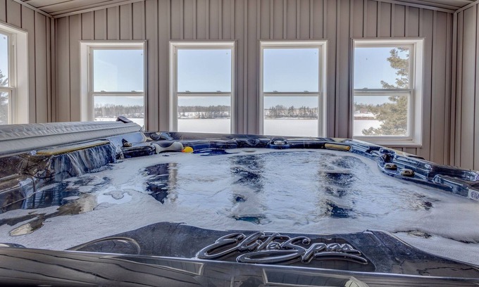 Alberton Cabaña | Nurse's Oasis: 3-BR, Pet Friendly, Hot Tub, Snow Removal, Starlink