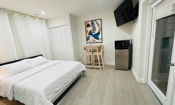 West Perrine Apartamento | Nuvole Guest Suite