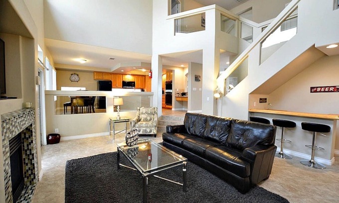 Fort Apache Casa | NV8876 · Piscina privada, spa, sala de juegos, WIFI!